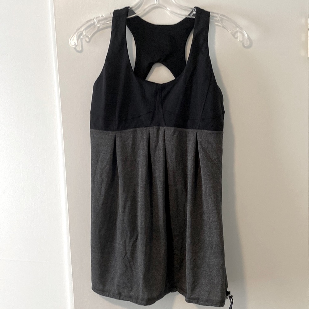 Lululemon shelf bra tank top black and grey size 8
